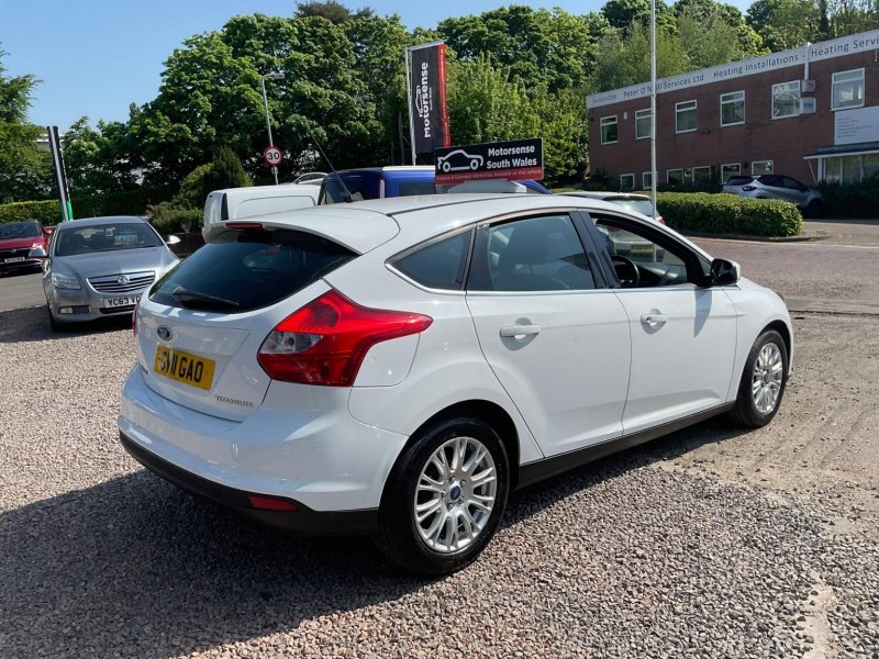 View FORD FOCUS 1.6 Titanium Euro 5 5dr