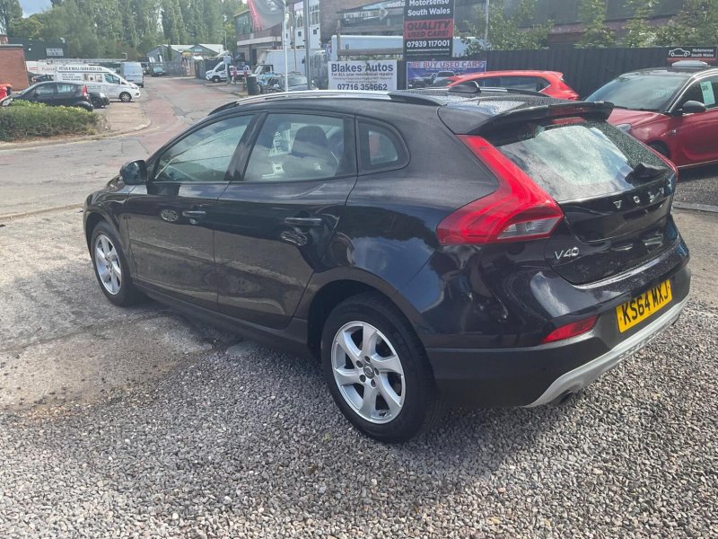 View VOLVO V40 CROSS COUNTRY 2.0 D4 SE Nav Euro 6 (s/s) 5dr